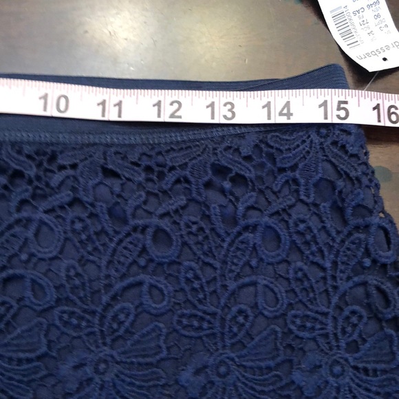 Dressbarn crochet lined skirt - Picture 5 of 6